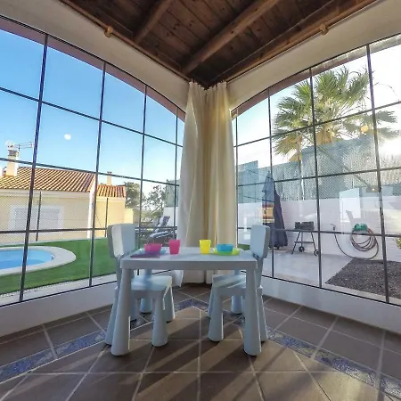 Mar - 4 Bedrooms, Aircon, Private Pool, Wifi, Golf View *