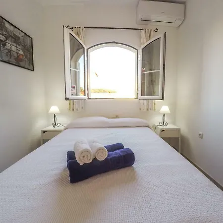 Mar - 4 Bedrooms, Aircon, Private Pool, Wifi, Golf View