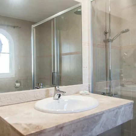 Mar - 4 Bedrooms, Aircon, Private Pool, Wifi, Golf View Villa *