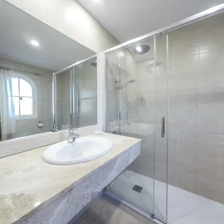 Mar - 4 Bedrooms, Aircon, Private Pool, Wifi, Golf View Villa *