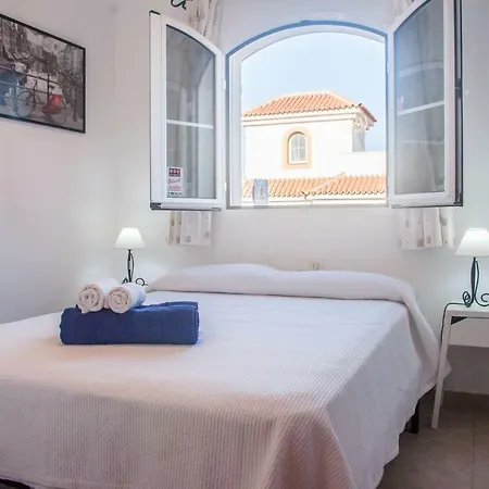 Mar - 4 Bedrooms, Aircon, Private Pool, Wifi, Golf View *