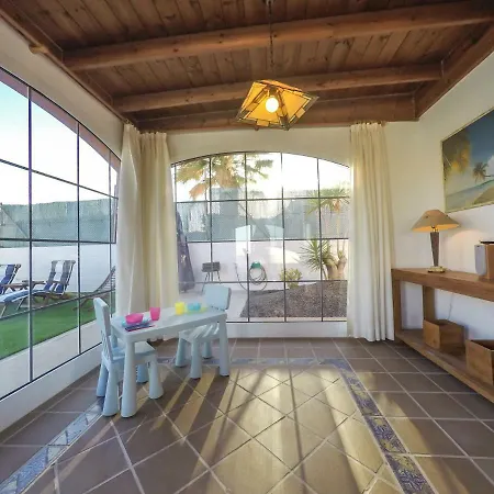 Mar - 4 Bedrooms, Aircon, Private Pool, Wifi, Golf View Villa